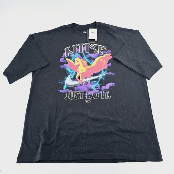 The Nike Tee Sportswear Graphic Oversized Fit Top - Picture 3 of 9